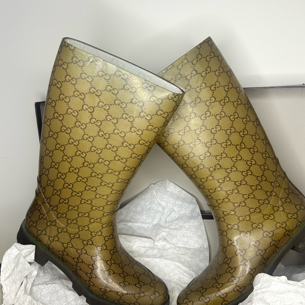 Gucci Tan Winter Rain Boots with Monogram Pattern